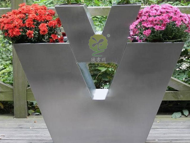 不銹鋼V形字母創(chuàng)意花箱園林景觀(guān)花池定制廠(chǎng)家