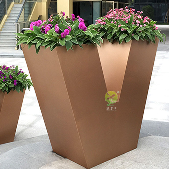 不銹鋼V形字母創(chuàng)意花箱園林景觀(guān)花池定制廠(chǎng)家